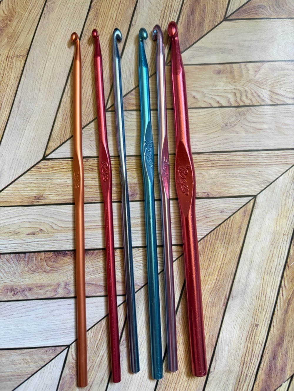 Assorted Vintage Boye Metallic Crochet Hooks - Multi Color Various Sizes
